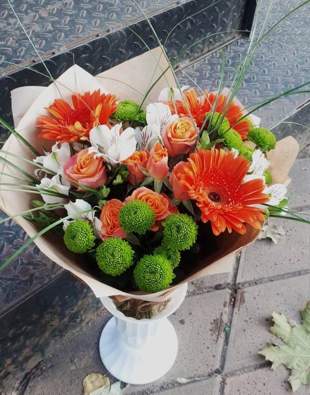 Букет цветов из: Герберы, Хризантемы, Альстромерии и Розы в Магдагачах