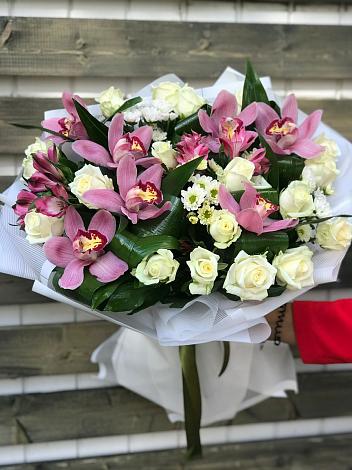 Букет цветов из: Розы и Хризантемы в Магдагачах