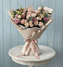 Букет цветов из:  Розы и Лизиантусы в Магдагачах