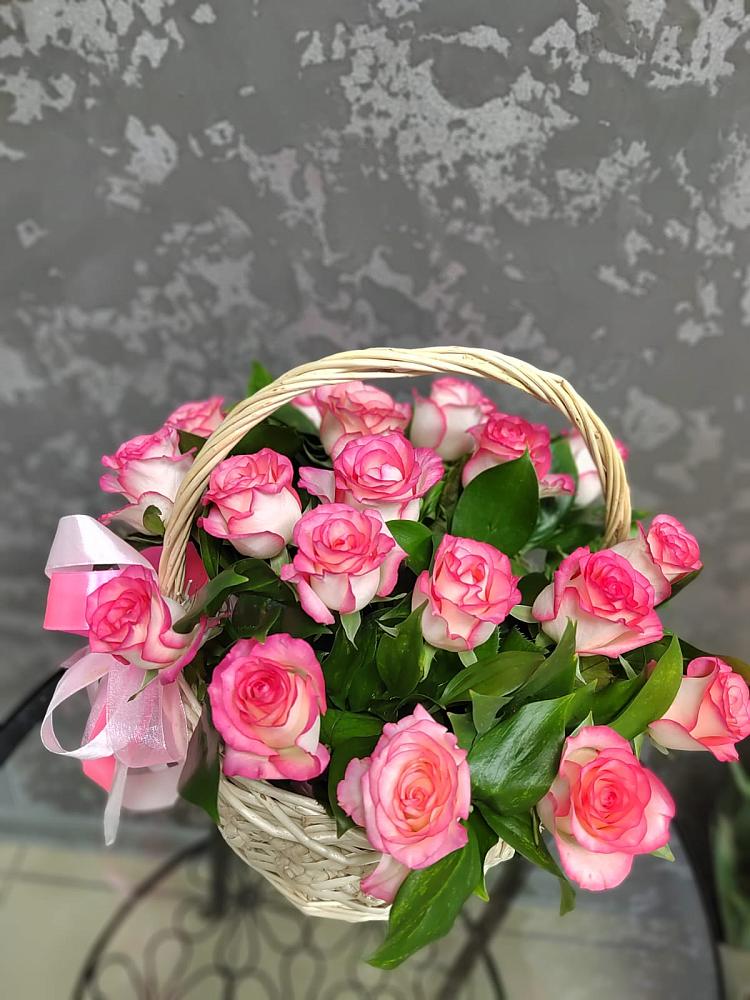 Цветочная композиция из Розы в корзине в Магдагачах