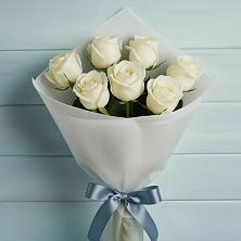 Букет 7 Белых роз Эдлесс Лав в Магдагачах