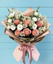 Букет цветов из:  Розы, Альстромерии и Лизиантусы в Магдагачах