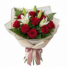 Букет цветов из:  Лилии и Розы в Магдагачах