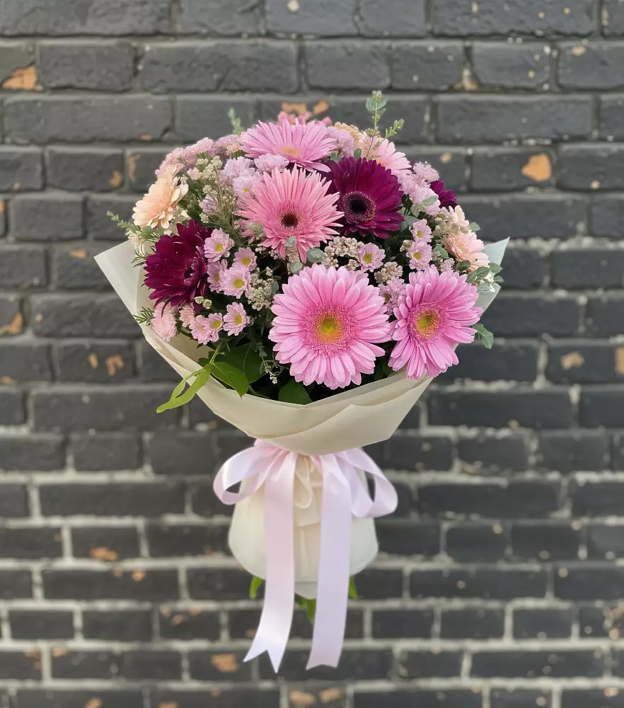 Букет цветов из: Герберы и Хризантемы в Магдагачах