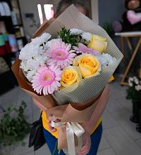 Букет цветов из:  Герберы, Розы и Хризантемы в Магдагачах