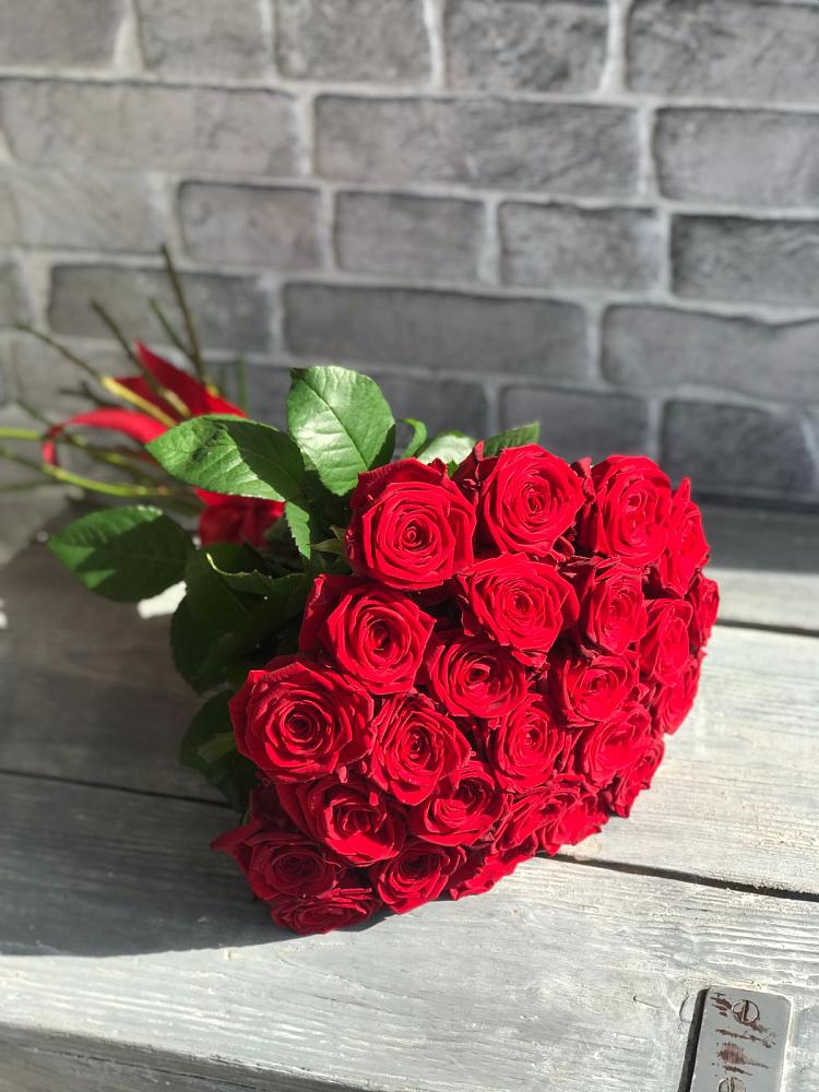 Букет Красные розы Фридом в Магдагачах