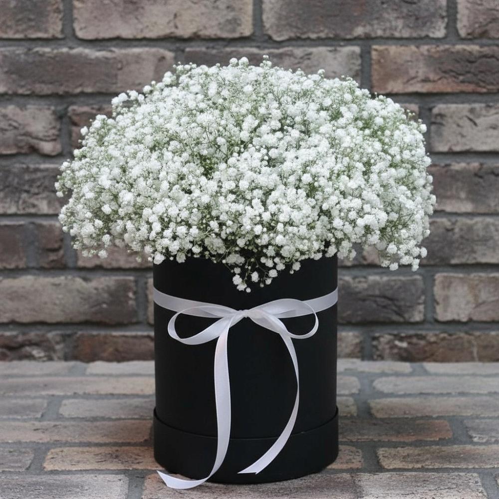 Цветочная композиция из Гипсофила в шляпной коробке в Магдагачах