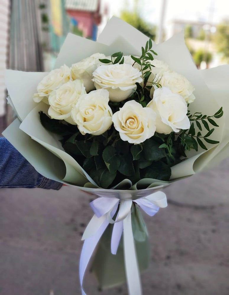 Букет Белые розы Проуд в Магдагачах