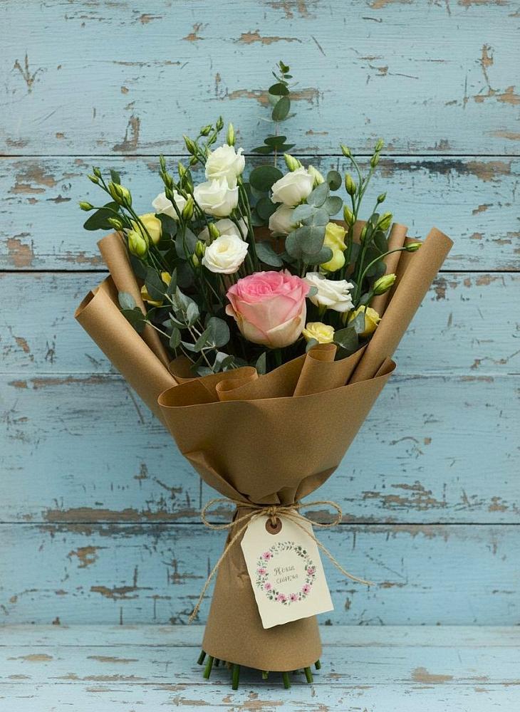 Букет цветов из: Розы и Лизиантусы в Магдагачах