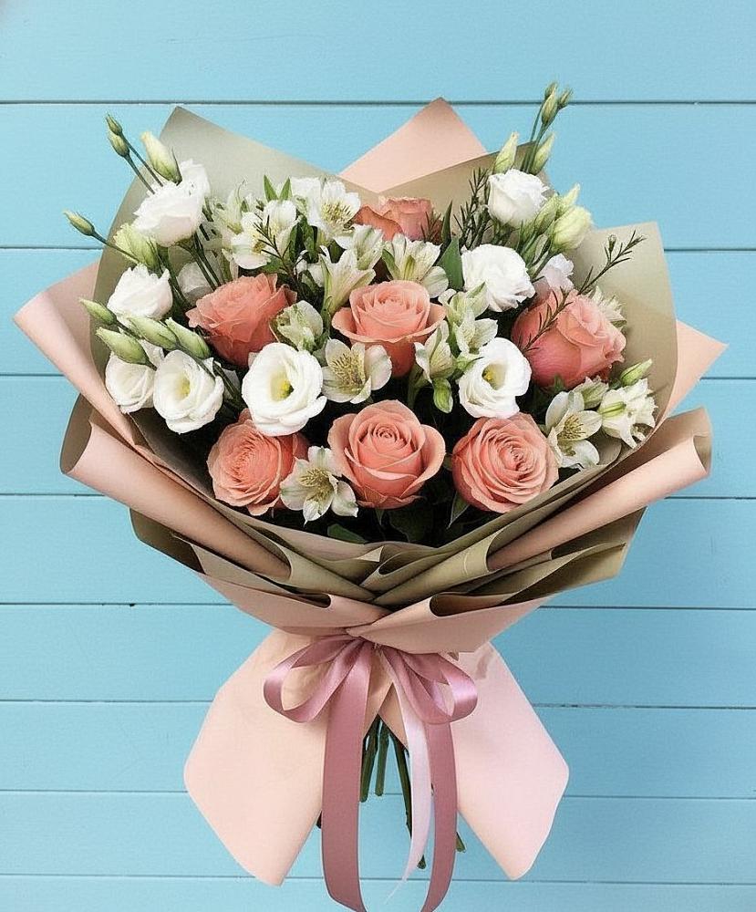 Букет цветов из: Розы, Альстромерии и Лизиантусы в Магдагачах