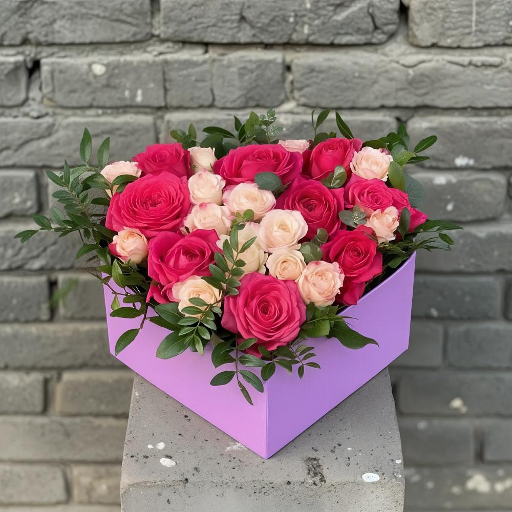 Цветочная композиция из Розы в коробке в Магдагачах