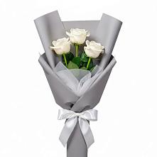 Букет 3 белые розы в Магдагачах