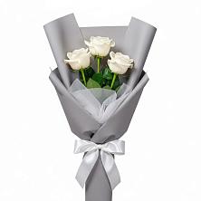 Букет 3 белые розы в Магдагачах