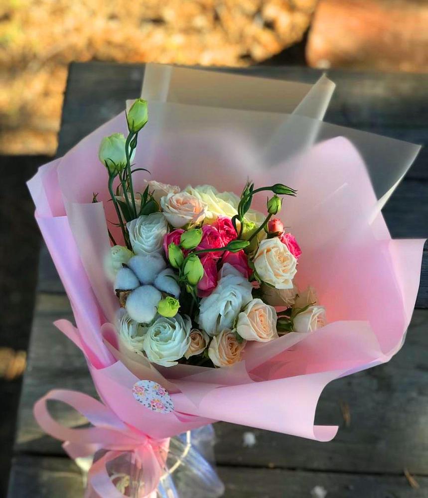 Букет цветов из: Розы и Лизиантусы в Магдагачах