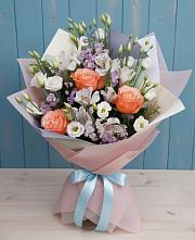 Букет цветов из:  Лизиантусы, Розы, Альстромерии и Гипсофила в Магдагачах