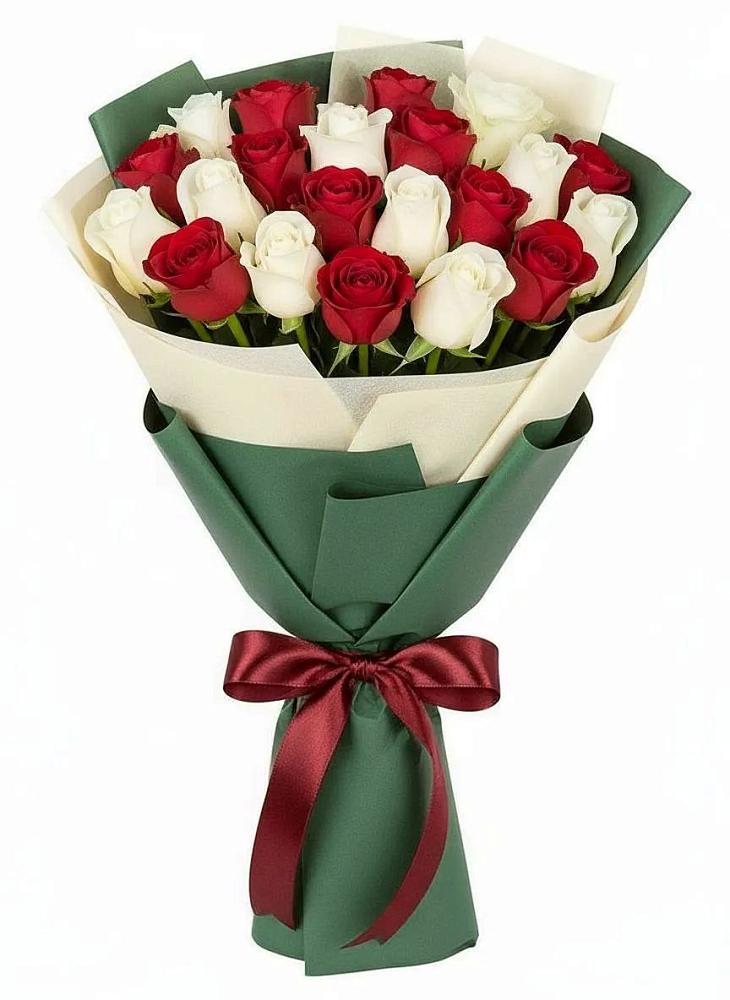 Букет Микс из красных и белых роз в Магдагачах