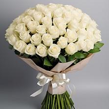 Букет 101 беля роза Белоснежка в Магдагачах