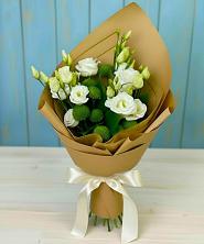 Букет цветов из:  Хризантемы и Лизиантусы в Магдагачах