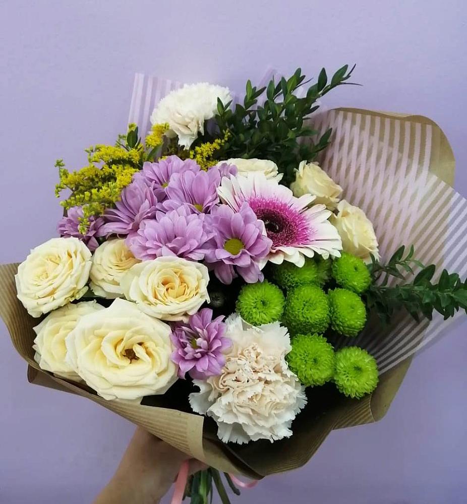 Букет цветов из: Хризантемы, Розы, Гвоздики и Герберы в Магдагачах