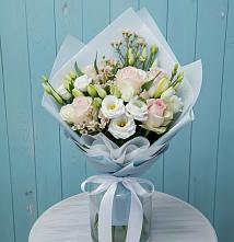 Букет цветов из:  Розы и Лизиантусы в Магдагачах