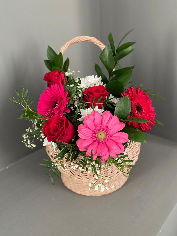 Цветочная композиция из Розы, Хризантемы и Герберы в корзине в Магдагачах