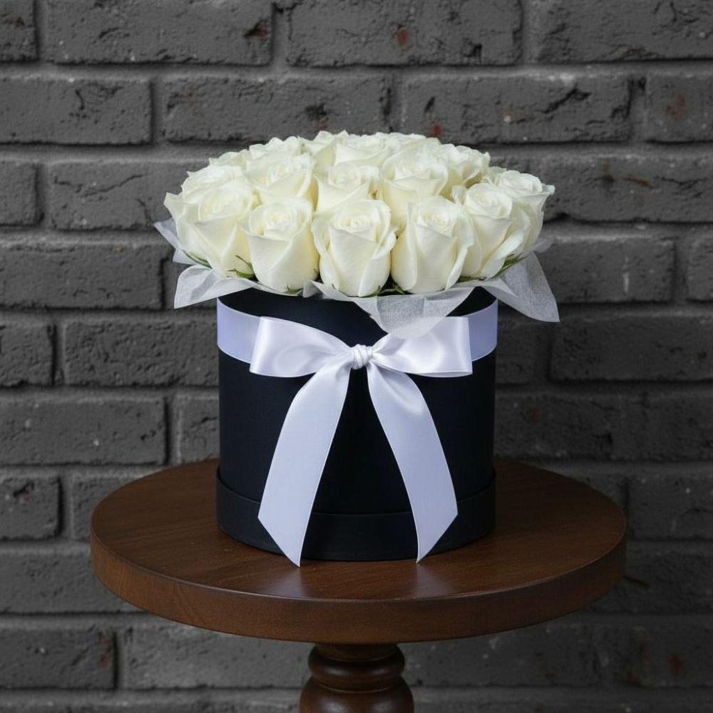 Цветочная композиция из Розы в шляпной коробке в Магдагачах