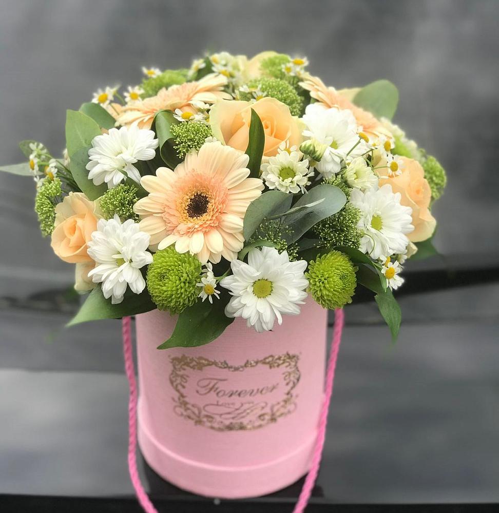 Цветочная композиция из Розы, Герберы и Хризантемы в шляпной коробке в Магдагачах