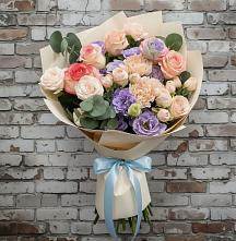 Букет цветов из:  Розы, Лизиантусы и Гвоздики #REPLACE_PRED# Магдагачах