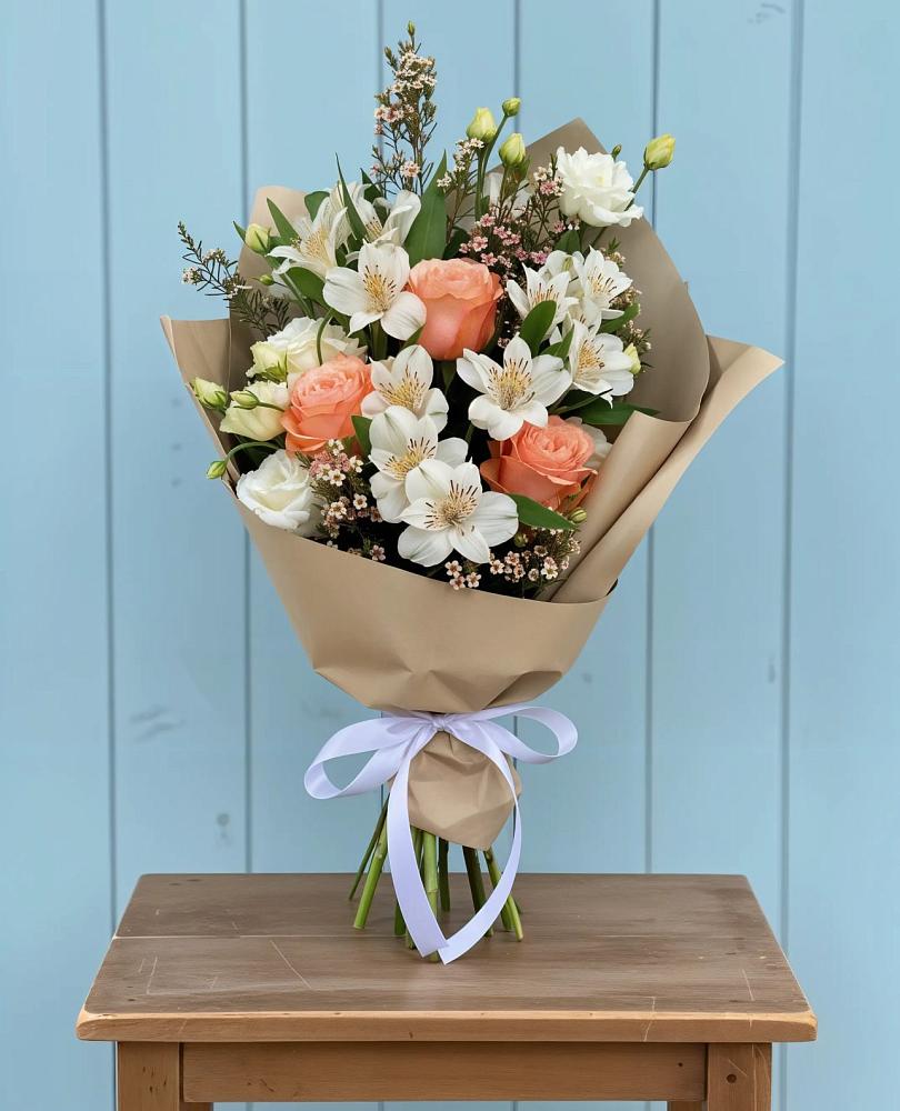 Букет цветов из: Альстромерии, Лизиантусы, Розы и Хризантемы в Магдагачах