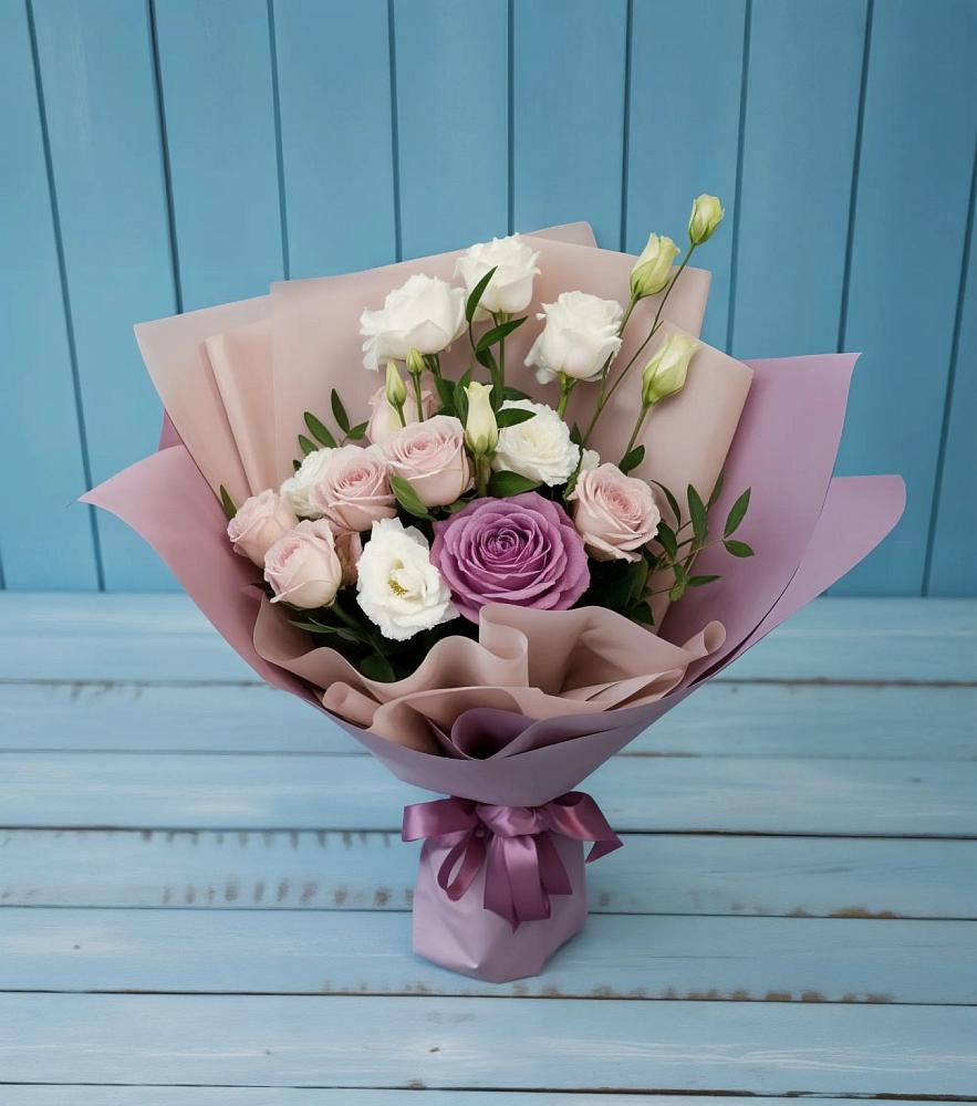 Букет цветов из: Розы и Лизиантусы в Магдагачах